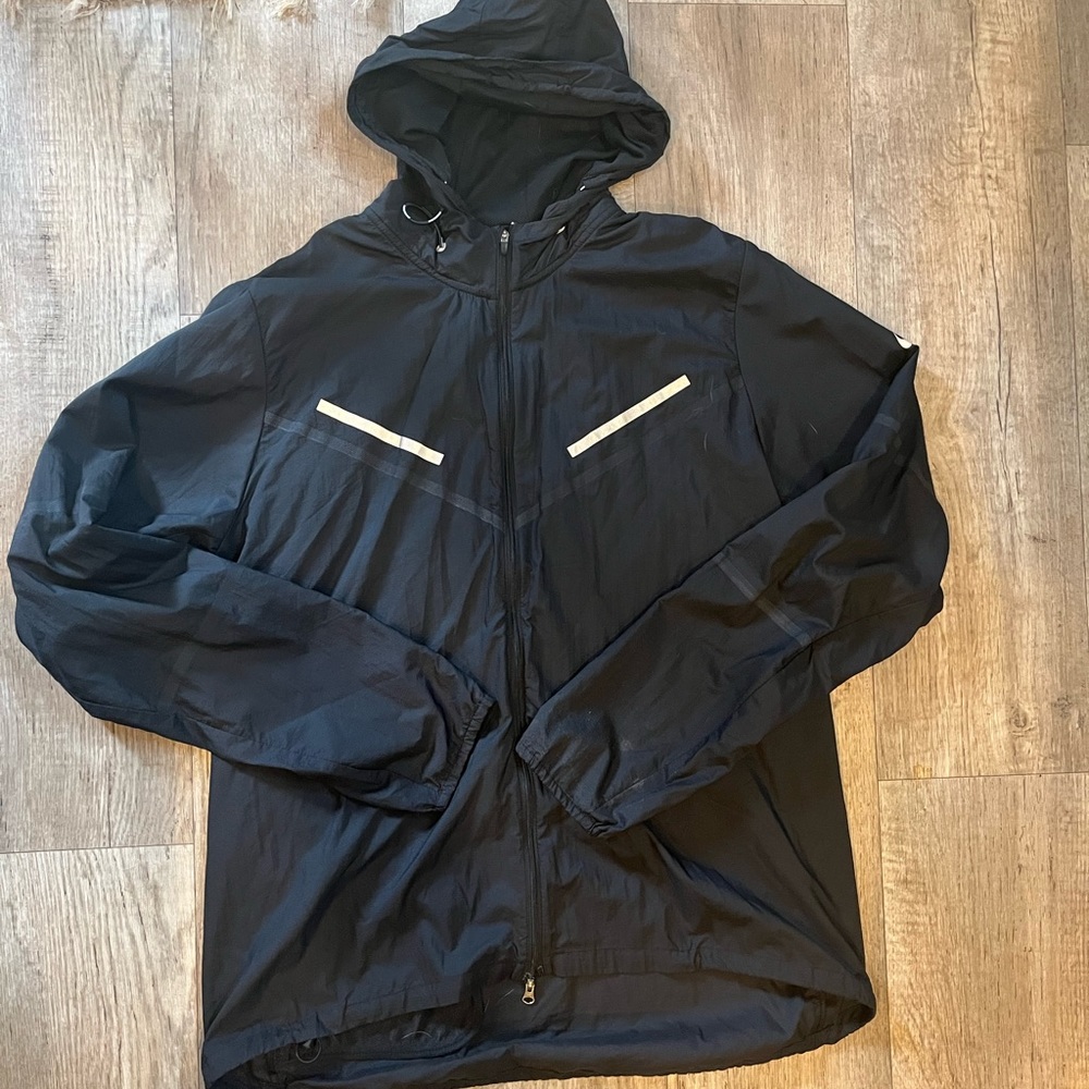 Nike lightweight reflective running zip up